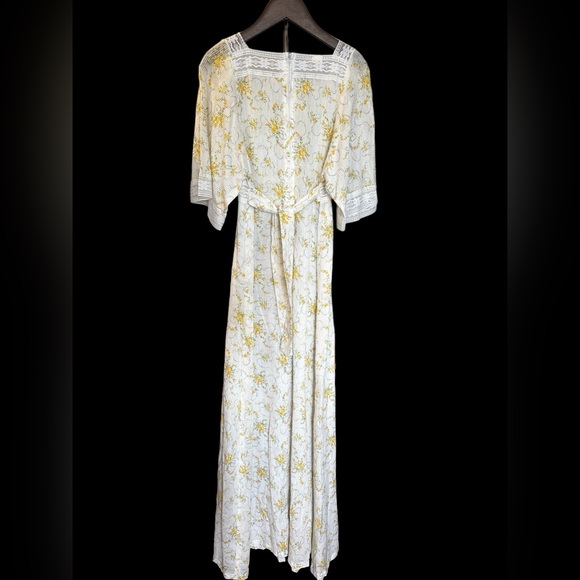 NWOT? Sweet Vintage Tie-Back Floral and Lace Floor Length Empire Waist Dress - Picture 3 of 8